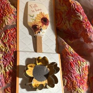 Sunflower Spatula and Cookie Cutter